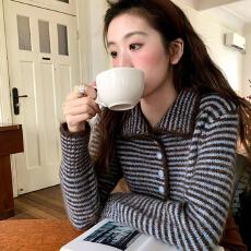 批发松弛感随意翻领撞色条纹针织衫毛衣外套春秋款<b class='q'>韩版</b>慵懒风短款开衫