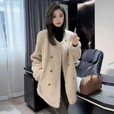 批发欧货加厚羊羔绒短外套女秋冬新款复古休闲纯色宽松双排扣保暖大衣