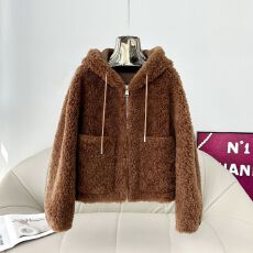 批发仿羊羔毛外套女短款连帽2025秋冬新款双面毛绒加厚大衣保暖卫衣女