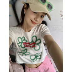 批发夏季设计感小众<b class='q'>花朵</b>字母印花修身显瘦辣妹高腰短款学生上衣