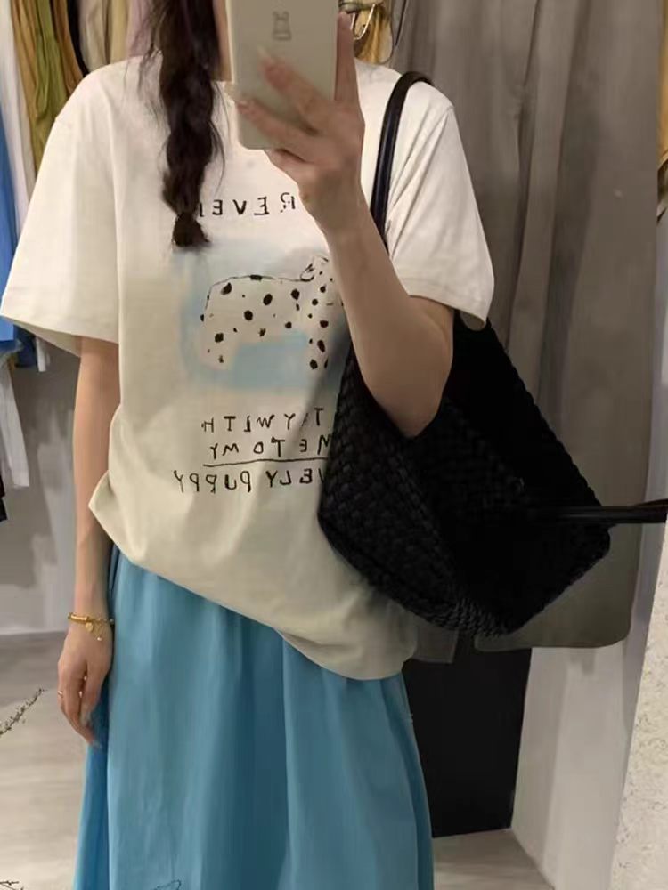 한국 동대문 한 부서 미니멀리즘 프린트 루즈핏 슬림해 보이는 라운드 넥 반팔 티셔츠