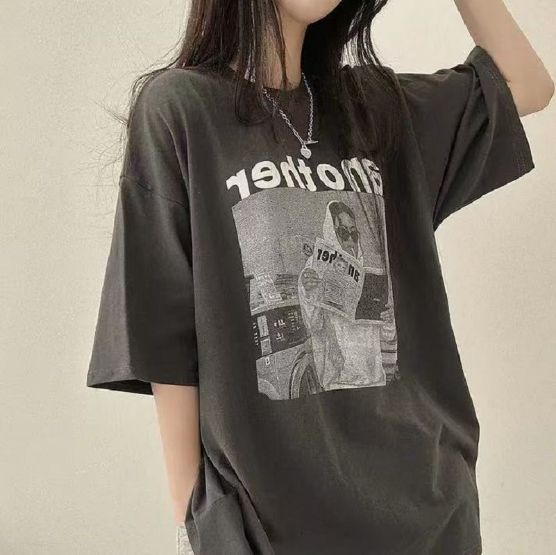 한국 동대문 한 부서 미니멀리즘 프린트 루즈핏 슬림해 보이는 라운드 넥 반팔 티셔츠