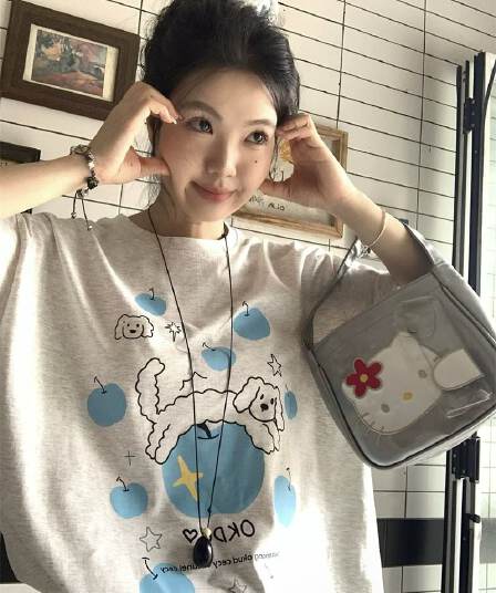 한국 동대문 한 부서 미니멀리즘 프린트 루즈핏 슬림해 보이는 라운드 넥 반팔 티셔츠