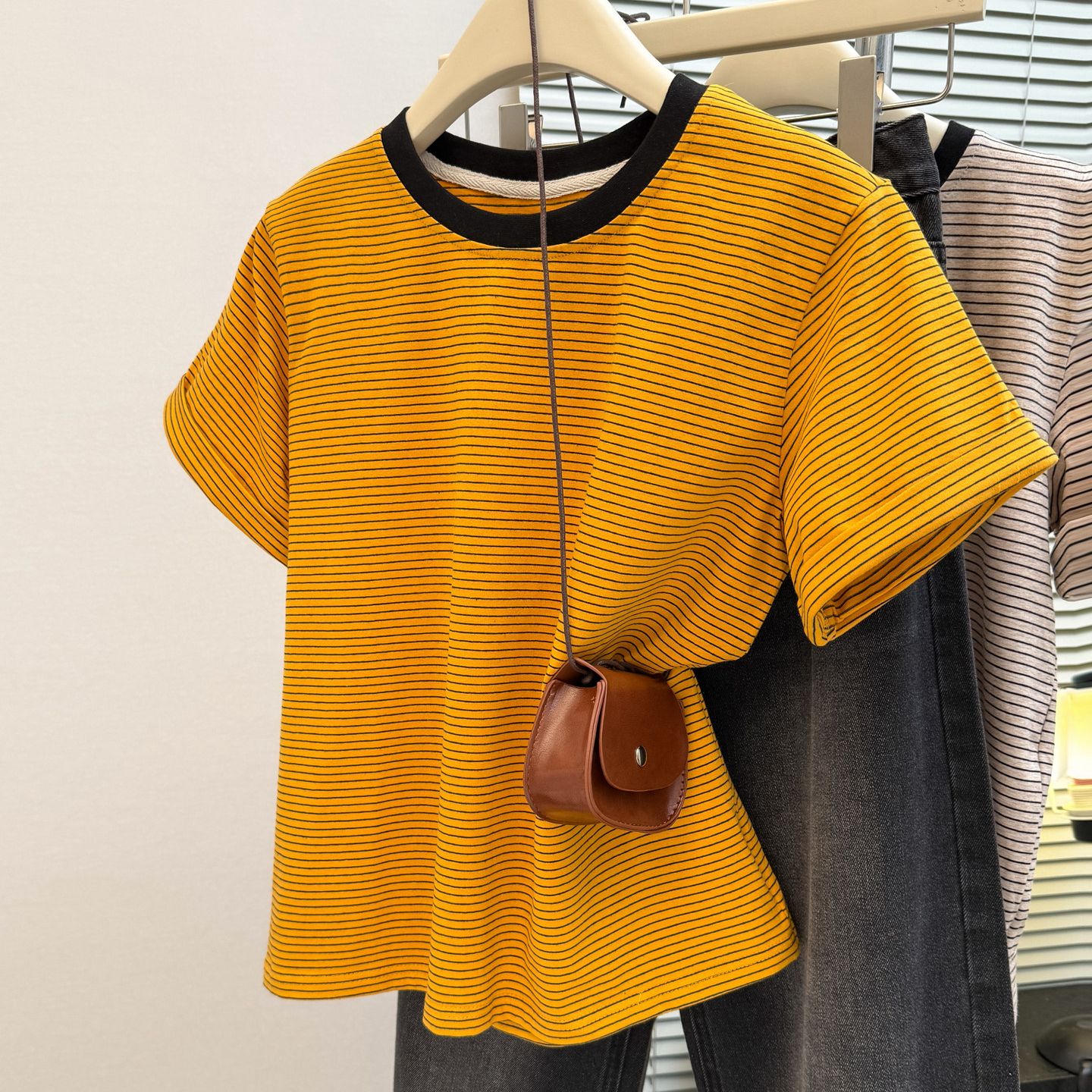 한 부서 고급 센스 스트라이프 반팔 티셔츠 여성 여름 새로운 루즈핏 슬림해 보이는 한국 스타일 라운드 넥 반소매 맨위