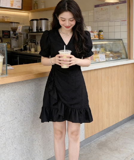 순수한 욕망 바람 검정색 티셔츠 치마 여름 라운드 넥 허리 수축 주름 불규칙 밑단 품격 드레스