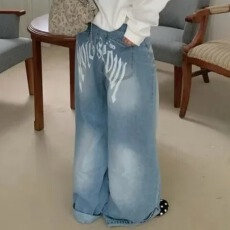 批发<b class='q'>PP</b>字母复古磨白<b class='q'>大</b>长腿休闲牛仔<b class='q'>裤</b>