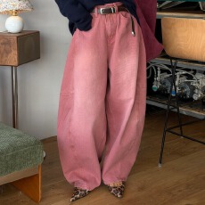 批发粉色水洗弯刀<b class='q'>垮</b><b class='q'>裤</b>休闲牛仔<b class='q'>裤</b>