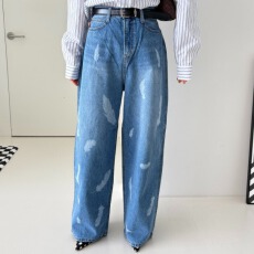 做旧印花羽毛宽松版休闲牛仔裤