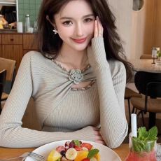 批发韩系不规则立体<b class='q'>花朵</b>针织打底衫女秋冬内搭设计感镂空修身长袖上衣