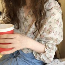 批发碎花灯笼袖<b class='q'>长袖</b>v领花边法式<b class='q'>衬衫</b>女上衣气质优雅薄款防晒衣