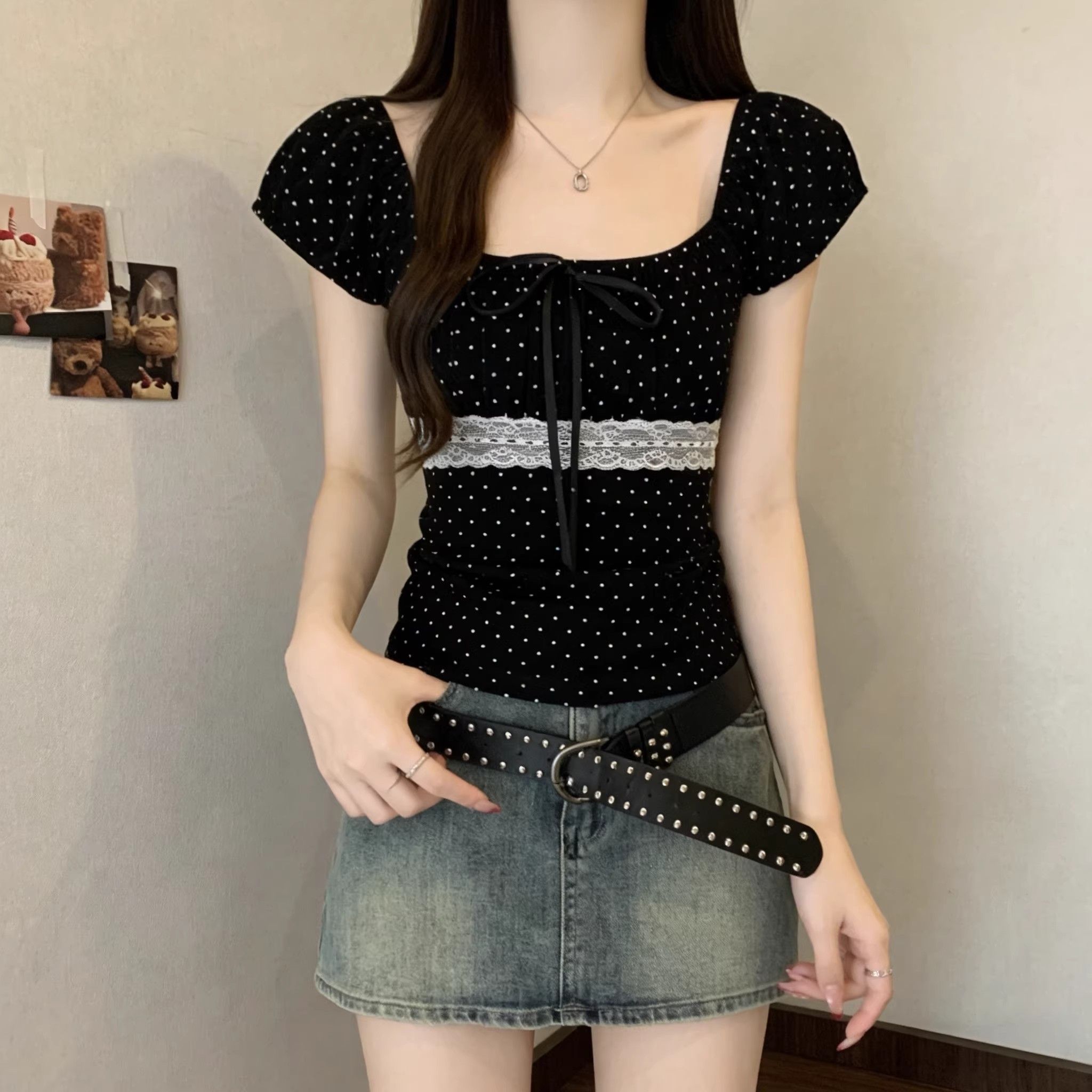 디자인 센스 황색 도트 무늬 반팔 레이스 조각 티셔츠 여름 새로운 달콤한 핫걸 광장 칼라 몸매 가꾸기 몸매 가꾸기 맨위