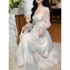 批发法式气质优雅系带V领印花<b class='q'>连衣裙</b>设计感超仙小众时髦显瘦修身裙子