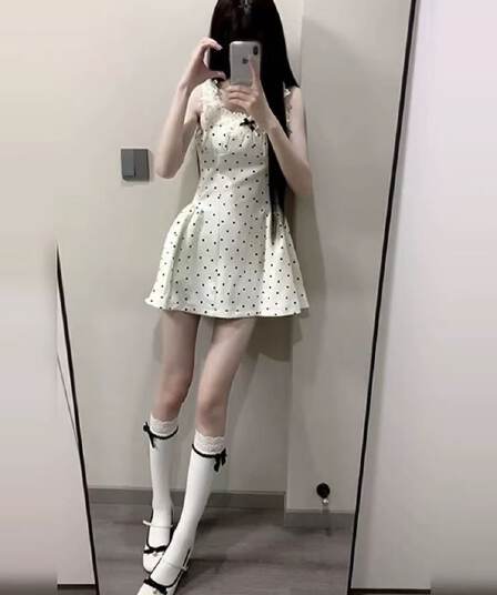 몸매 가꾸기 순수한 욕망 핫걸 화이트 도트 무늬 슬립 드레스 아이들 여름 허리 수축 디자인 센스 작은 대중 퍼프 미니 스커트