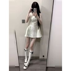 批发修身纯欲辣妹白色波点吊带<b class='q'>连衣裙</b>子女<b class='q'>夏季</b>收腰设计感小众蓬蓬短裙