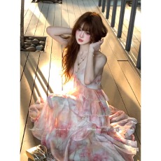 批发Lazy Didi爱神信筏 浪漫度假收腰连衣裙法式不规则收腰碎花<b class='q'>吊带</b>裙