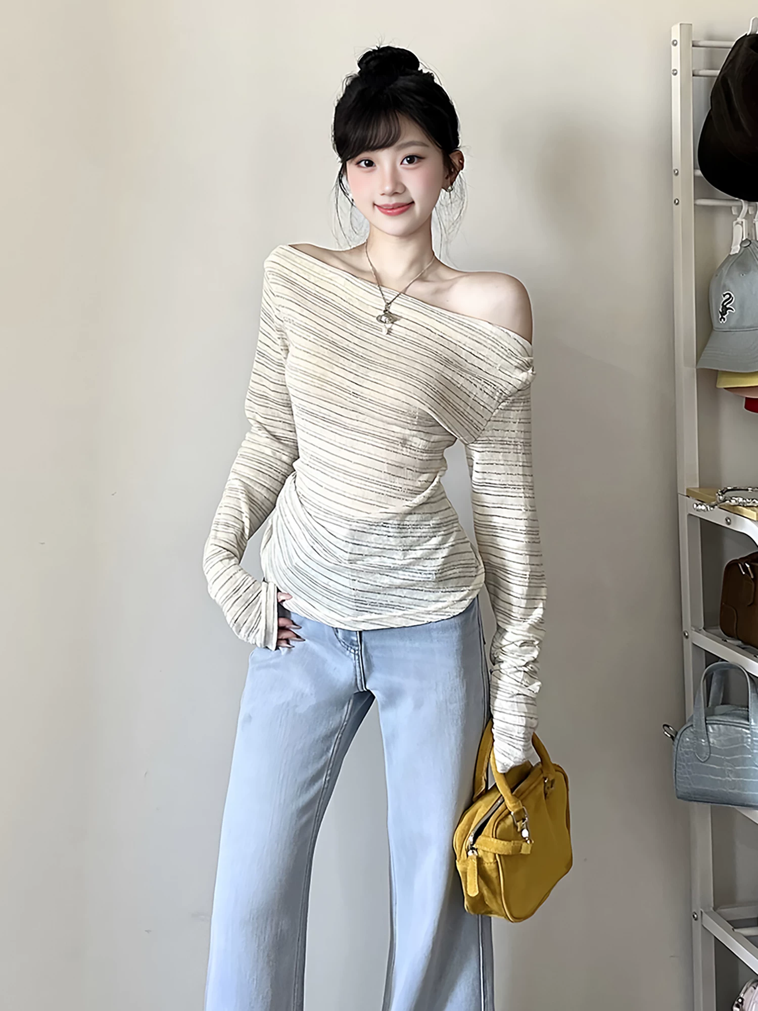 원본 은사 대나무 마디 마 배색 스트라이프 비스듬한 어깨 긴팔 티셔츠 여성 여름 얇은 스타일 외부 가져 가라. 몸매 가꾸기 오프숄더