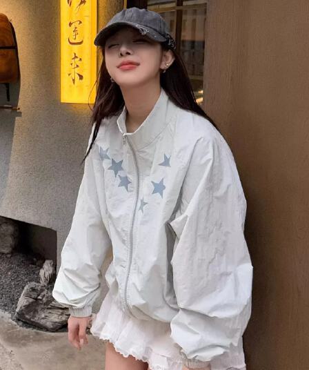 여름 통기성 스탠드 칼라 운동 자외선 차단 의류 여성 2026 새로운 루즈핏 야외 얇고 가벼운 캐주얼 자외선 차단 재킷 맨위