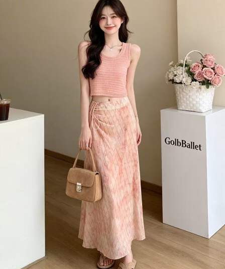 2026 슈퍼 화재 연령 감소 세트 여성 여름 새로운 휴가 바람 민소매 조끼 체크무늬 반신 스커트 투피스 세트 아름다운