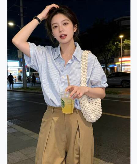 파란색 스트라이프 반팔 여성 셔츠 여름 고급 센스 한국 스타일 POLO 칼라 셔츠 디자인 센스 작은 대중 루즈핏 맨위