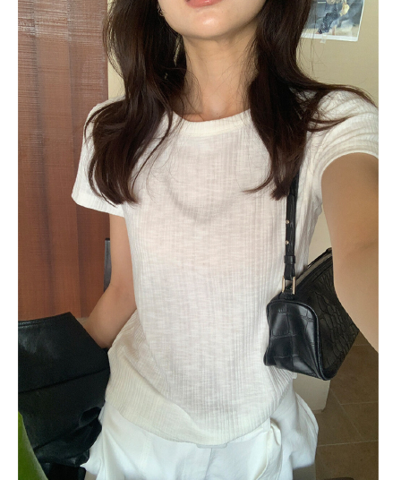 한 부서 화이트 긍정적 인 어깨 니트 반팔 티셔츠 여성 2026 여름 새로운 핫걸 몸매 가꾸기 쇼트 스타일 동정 작은 맨위