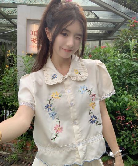 레트로 달콤함 꽃무늬 자수 베이비 칼라 여성 셔츠 2026 년 여름 새로운 디자인 센스 Chic 반팔 맨위