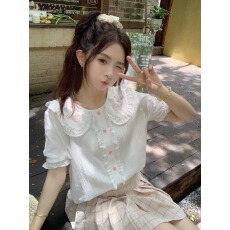批发甜美可爱卡通刺绣娃娃领衬衫女2026夏季百搭<b class='q'>设计</b>感别致泡泡袖上衣