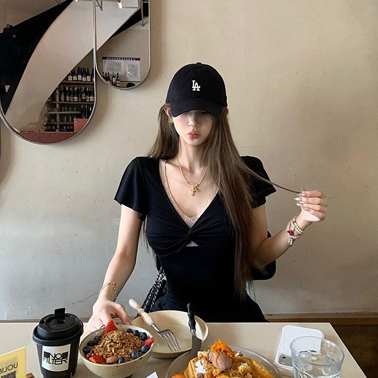 tongiiuu 되돌리기 En 리 검정색 V넥 페이크 레이어드 레이스 비틀림 반팔 티셔츠 여성 몸매 가꾸기 슬림해 보이는 맨위