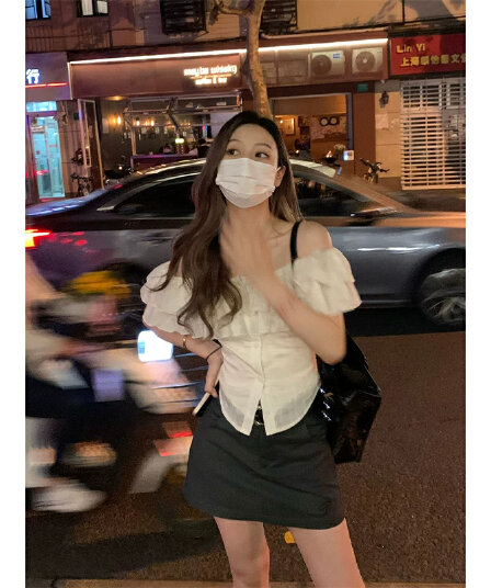 살구 색상 프랑스식 반팔 셔츠 2026 새로운 여름 프릴 오프숄더 맨위