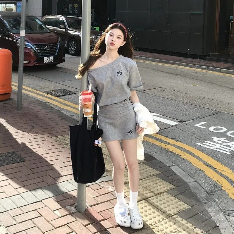 한 부서 느긋한 바람 캐주얼 세트 여성 여름 패션 쇼트 스타일 비스듬한 어깨 반팔 미니 스커트 작은 키 두 조각 여성 세트