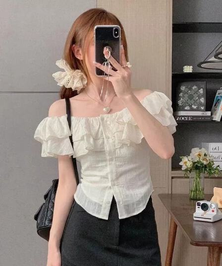 오프숄더 프릴 여성 셔츠 여름 프랑스식 빛 요리 한 디자인 센스 작은 대중 셔츠 오프숄더 쇼트 스타일 아름다운 맨위