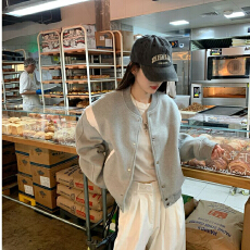 批发2026冬款棒球服灰色短外套女新爆款小个子机车<b class='q'>夹克</b>短上衣短款少女