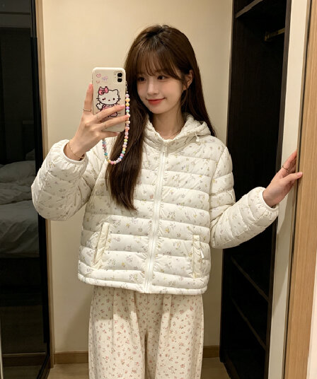 밤나무 코코아 한 여성 꽃무늬 따뜻한 따뜻한 패키지 겨울 제로 압력 센스 ins 갈비 살 후드 다운 재킷 여성 겨울 면 옷
