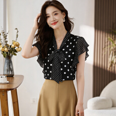 批发实拍<b class='q'>雪纺</b><b class='q'>衫</b>衬衫女夏装新款圆点短袖打底衫小衫<b class='q'>韩版</b>插肩袖上衣服