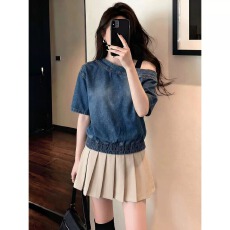 批发2026夏季简约通勤蓝色轻薄牛仔上衣女新款休闲风短袖露肩宽松衬衫