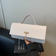 批发个性小众设计休闲洋气简约手提2025休闲<b class='q'>潮流</b>女士手拿包<b class='q'>时尚</b>小方包