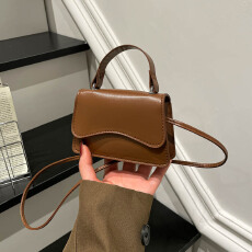 批发洋气百搭手提包包女2026今年新款单肩斜挎包时尚质感纯色小方包