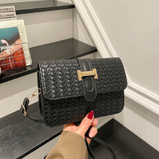 批发2026小挎包小众跨境小方包新款时尚设计单肩手提秋季编织包洋气