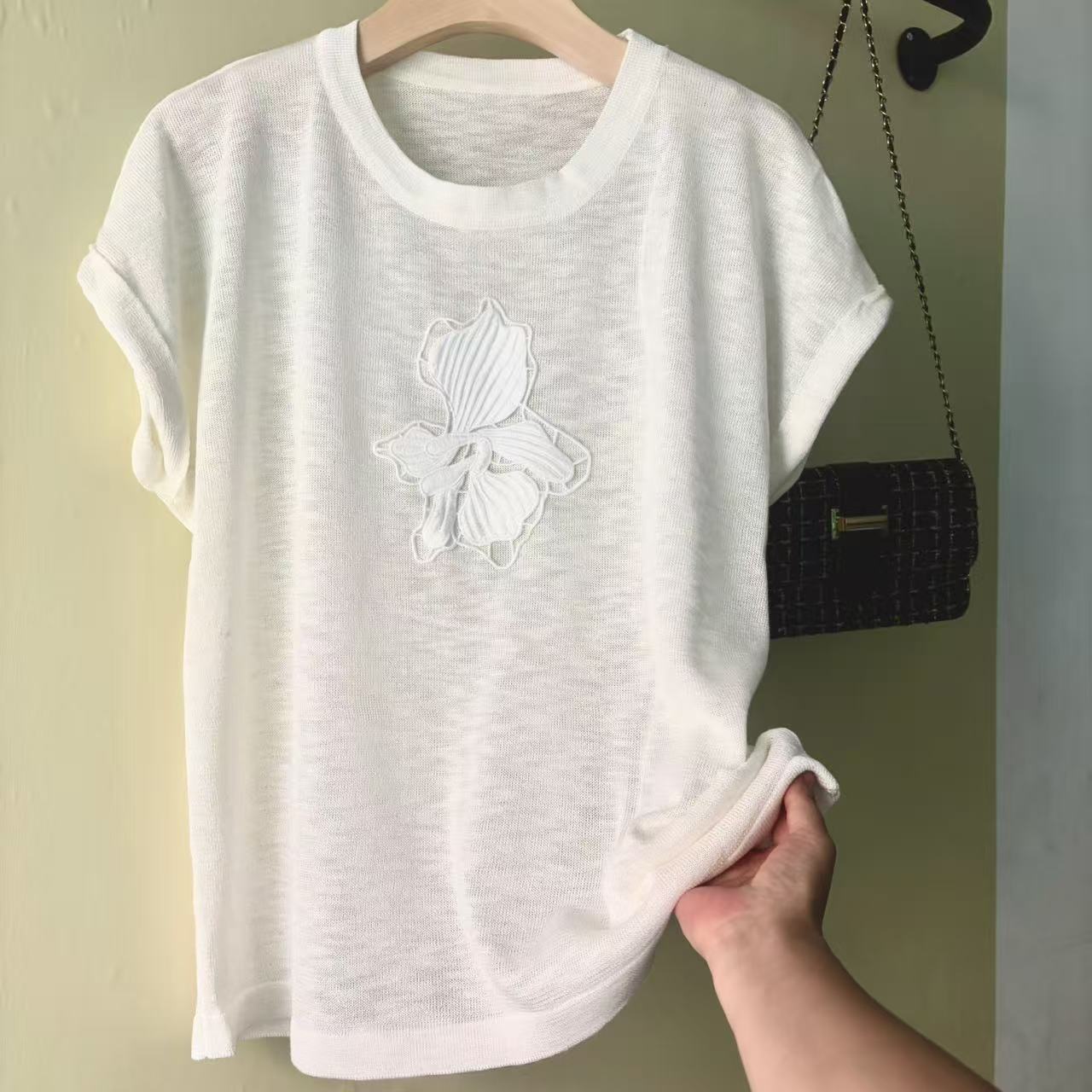 라운드 넥 2026 여름 신제품 반팔 자수 장식 티셔츠 니트 통기성 풀오버