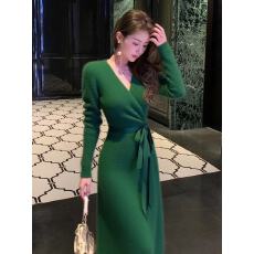 法式轻奢V领针织连衣裙女秋冬高级收腰中长款气质裙子高腰系带裙