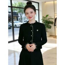 批发复古小香风<b class='q'>毛衣</b>开衫女2025新款圆领单排扣高级感木耳边黑色针织衫