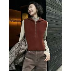 批发红色连帽针织马甲女款外穿冬2025新款秋冬季<b class='q'>女士</b>叠穿短款背心毛衣