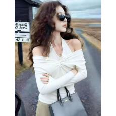 批发法式挂脖一字肩长袖<b class='q'>针织衫</b>女2025新款秋冬季高级感修身<b class='q'>打底衫</b>上衣