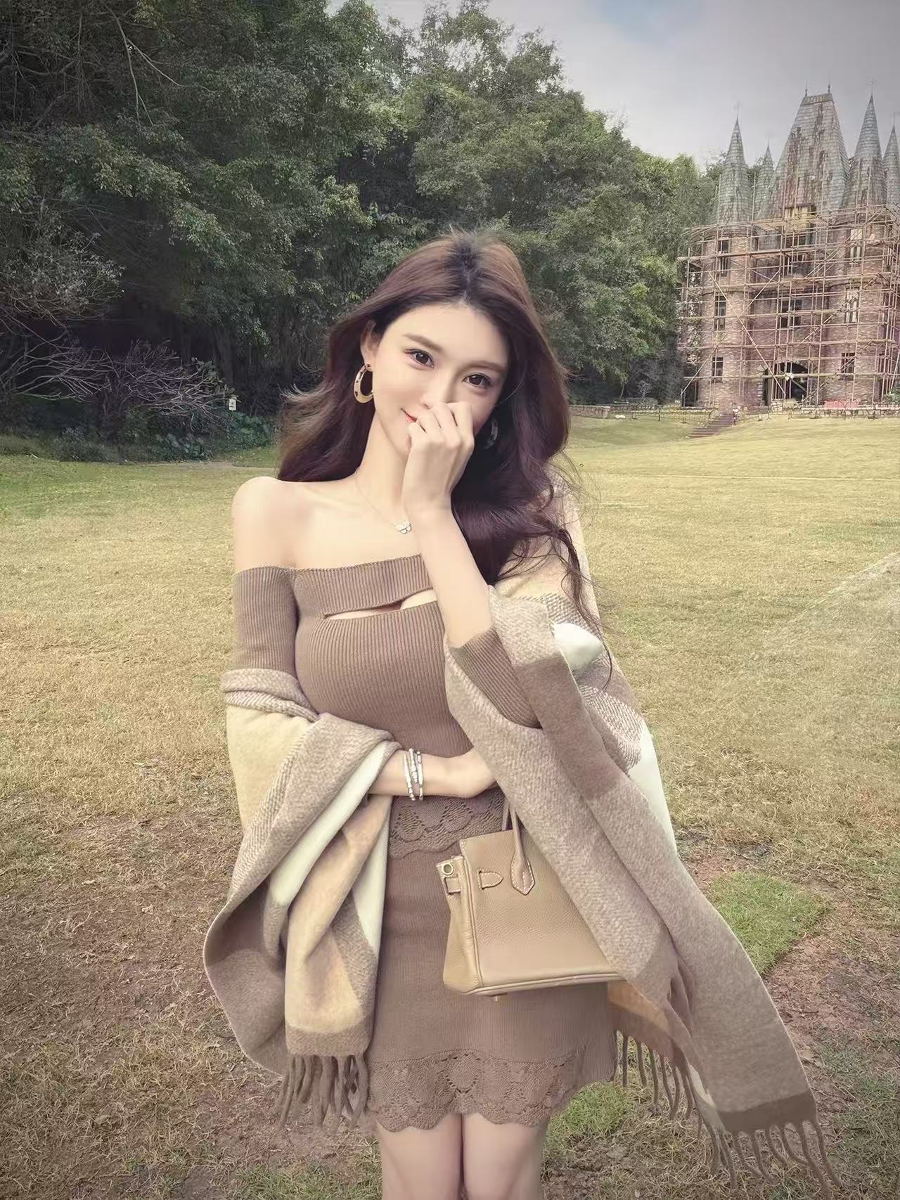 작은 岚 급우 브라운 실 ~을 통해 라임 명문 여성 바람 홀로우 아웃 프랑스식 품격 몸매 가꾸기 가을 겨울 니트 맨위 투피스 세트
