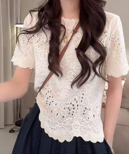 화이트 자수 홀로우 아웃 반팔 니트 스웨터 여성 여름 한 부서 티셔츠 2026 새로운 고유 한 연령 감소 품격 맨위