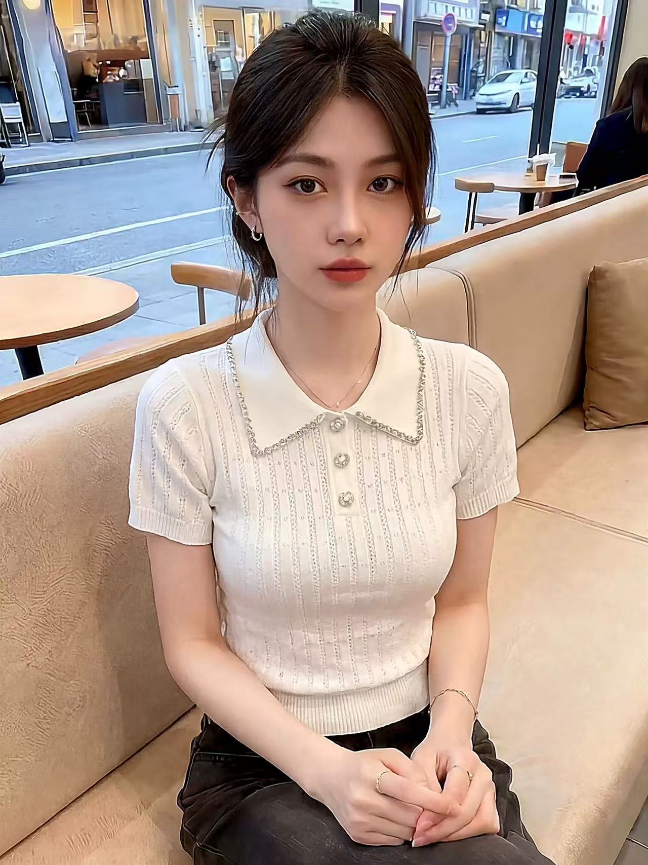 부드러운 파란색 작은 샤넬 스타일 다이아몬드 세팅 POLO 칼라 반팔 티셔츠 여성 봄 여름 새로운 잘 생긴 얼음 실크 니트 스웨터 맨위