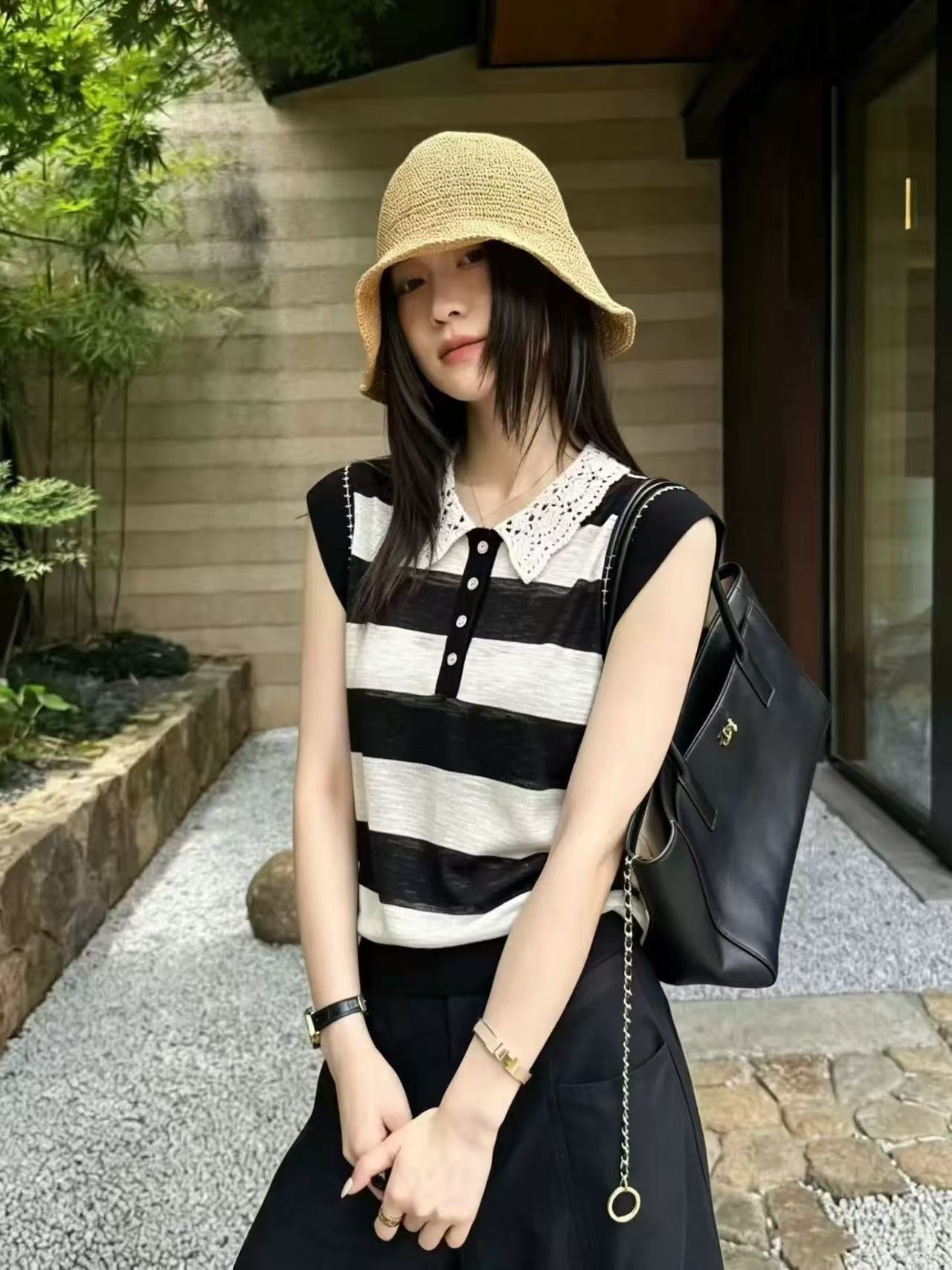 한 부서 자수 홀로우 아웃 베이비 칼라 스트라이프 니트 스웨터 여성 민소매 여름 새로운 패션 다용도 슬림해 보이는 맨위