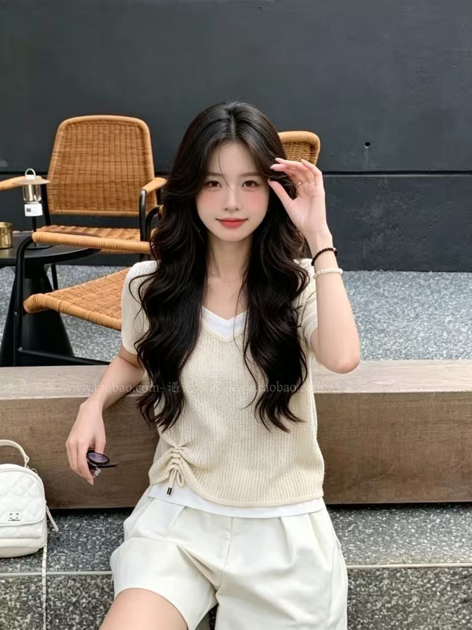 2026 슈퍼 화재 연령 감소 맨위 페이크 레이어드 V넥 반팔 니트 스웨터 여성 chic 느긋한 바람 펌프 로프 슬림해 보이는 티셔츠