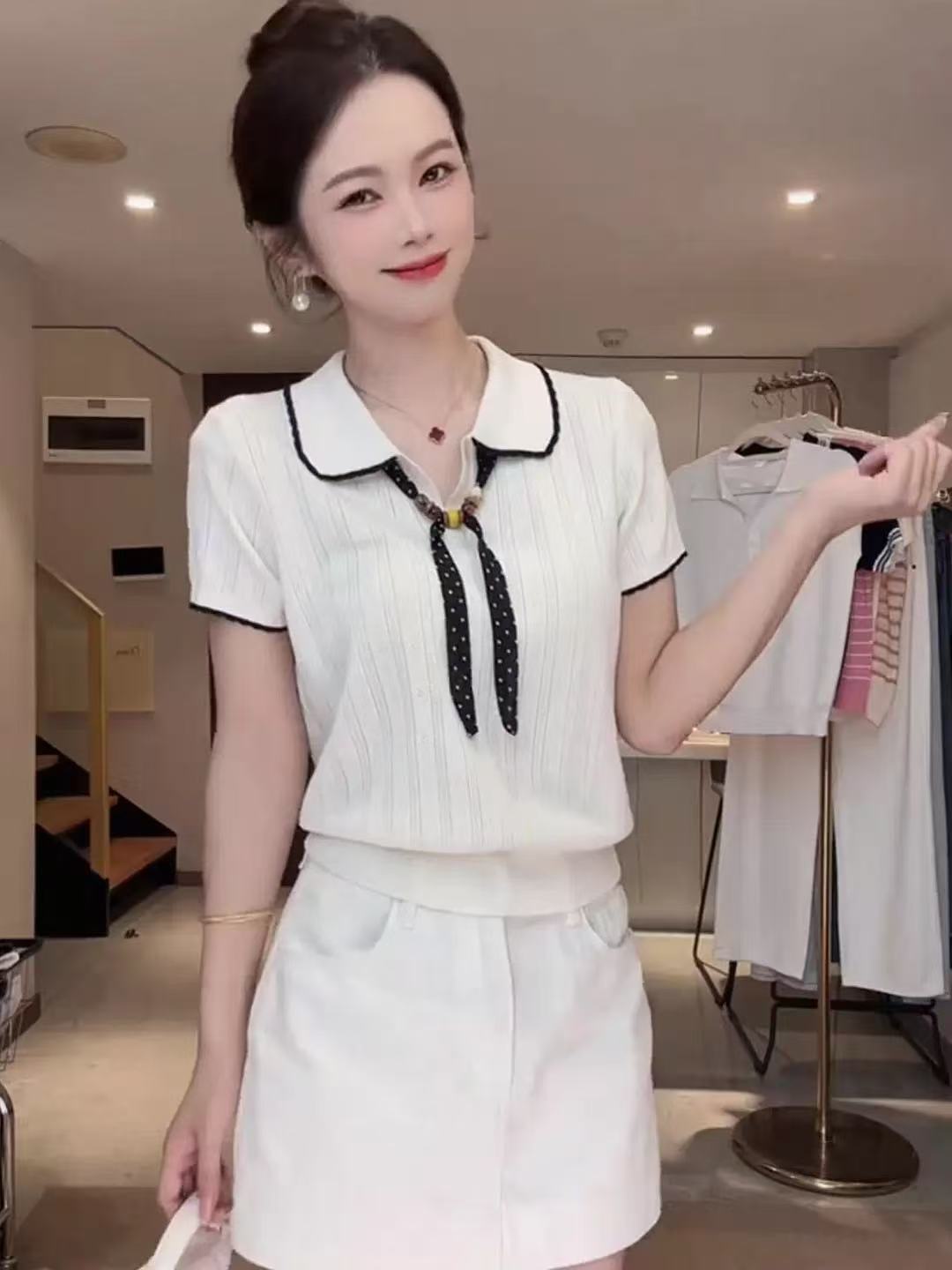 부드러운 바람 파란색 폴로 칼라 경기 스카프 반팔 니트 스웨터 여름 얇은 스타일 고유 한 아름다운 슬림해 보이는 POLO 셔츠 맨위