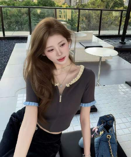 맨위 여성 의류 2026 년 여름 새로운 허리 수축 슬림해 보이는 품격 빛 요리 한 바람 디자인 센스 타이트 다용도 반팔
