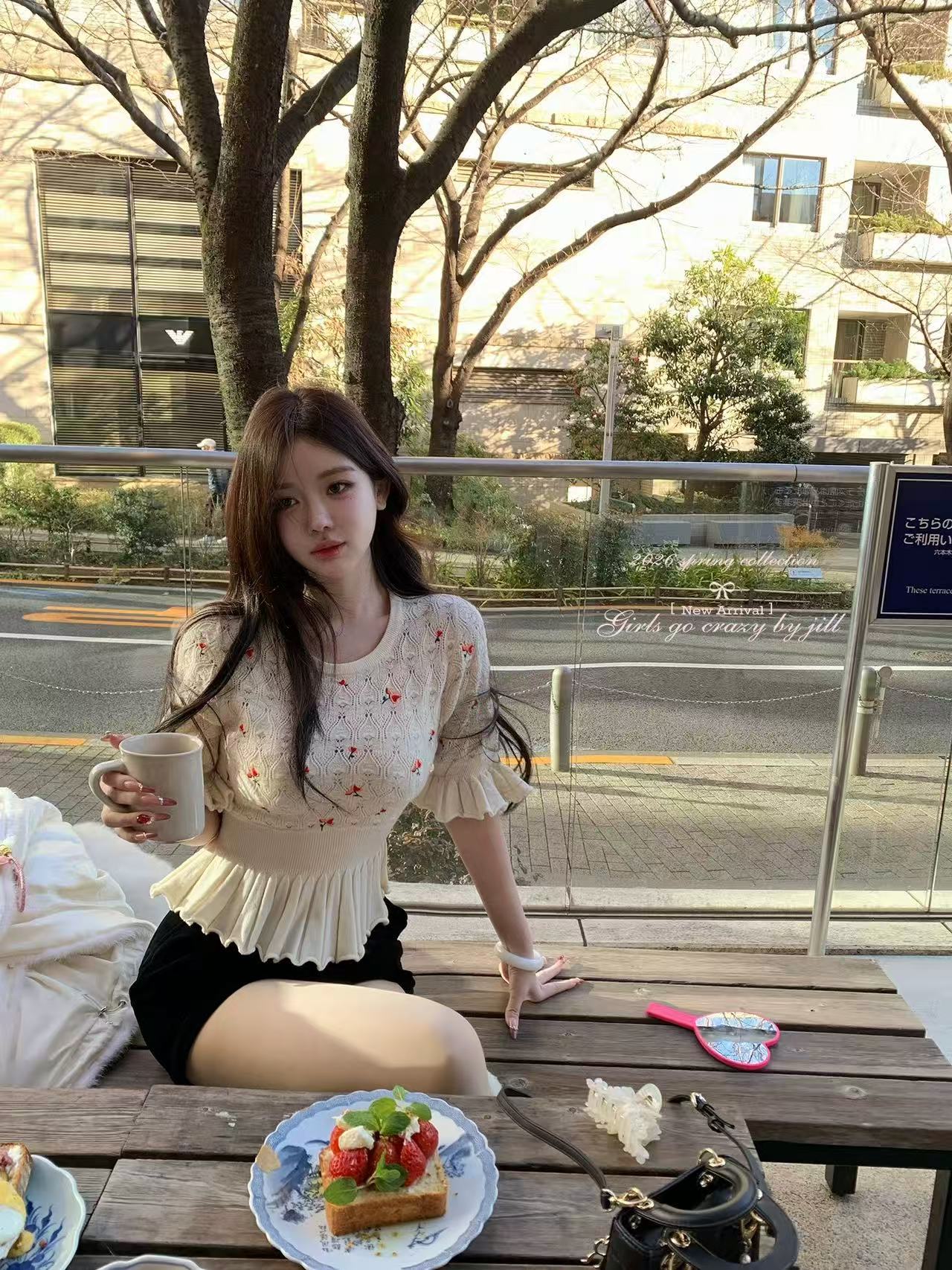 한 부서 고급 센스 자수 라운드 넥 반팔 니트 스웨터 여성 여름 새로운 외국 가스 허리 수축 타이트 풀오버 맨위 트렌디